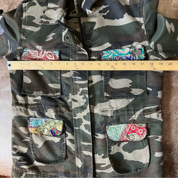 Beautiful Stories Camo Utility Jacket Sz Small Colorful Embroidered Embellished - Picture 9 of 11